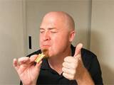 「「日本人は当たり前に食べてるの？」　アメリカ人がコンビニで何度もリピートするチョコ菓子3選！」の画像8