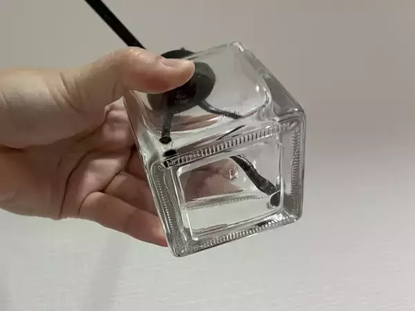 「耐震マットの使い道は家具固定だけじゃない！　2つの使い道を試すと「便利」」の画像