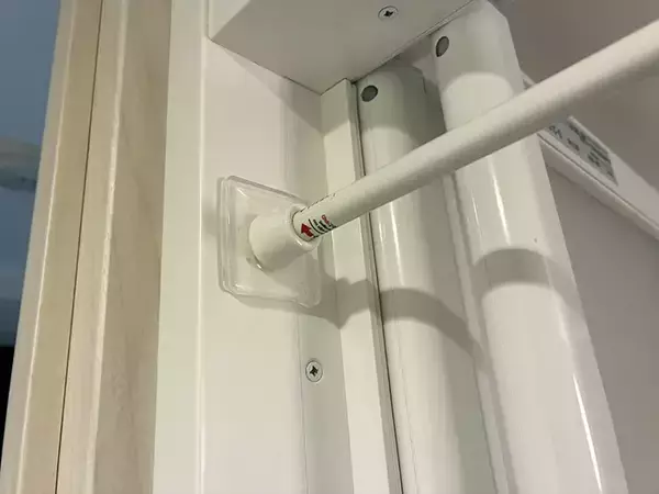 「耐震マットの使い道は家具固定だけじゃない！　2つの使い道を試すと「便利」」の画像