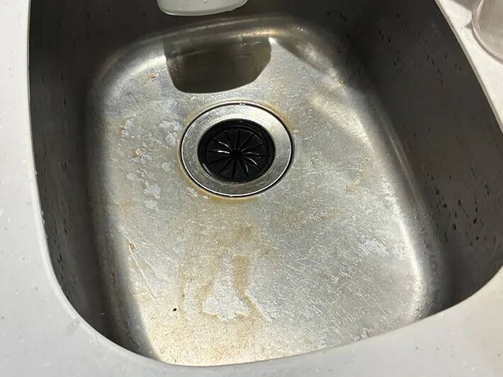麦茶パック、使い終わっても捨てないで！　シンクで生かす『0円掃除術』が「夏に便利」