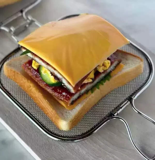 「食パンにのせたのは…？　企業オススメの『ホットサンド』がこちら」の画像