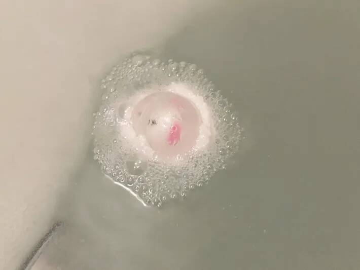 100均のバスボール、中に入っていたのは…「これは衝動買い」「かわいすぎる」