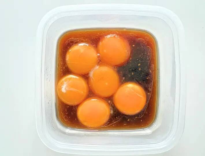 タッパーに材料4つ入れるだけ！　作業5分の「卵おかず」に高校生の息子が絶賛