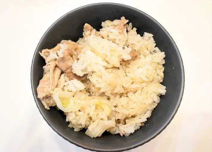 炊飯後に『大さじ3杯』足すだけ！　いつもの炊き込みご飯に、高校生息子が「うまっ！」