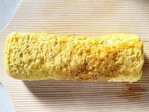 玉子焼きに『大さじ2杯』入れるだけ！　ふわふわ食感になって「もうこれなしで作れない」