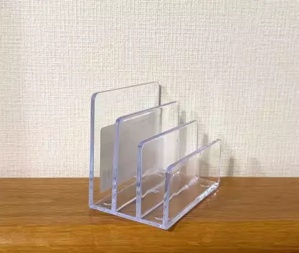 「キッチンに『メモスタンド』を置くだけ！　調理器具が取り出しやすくなる「じゃない使い方」」の画像