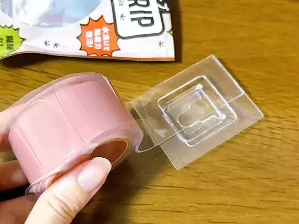 「リモコンを『貼る裏ワザ』　エアコンに向けて斜めにすると…「これは快適！」」の画像