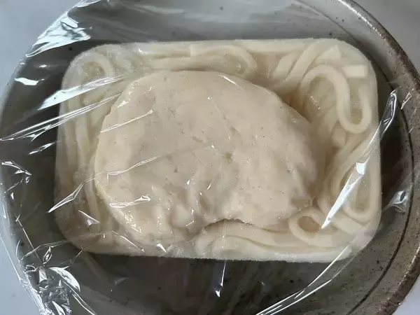 レンチンするだけ！　新しい冷凍うどんの食べ方に「簡単すぎる」