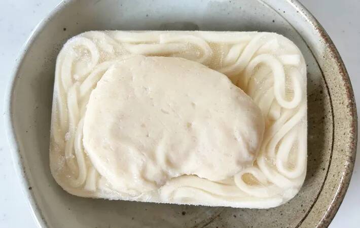 レンチンするだけ！　新しい冷凍うどんの食べ方に「簡単すぎる」