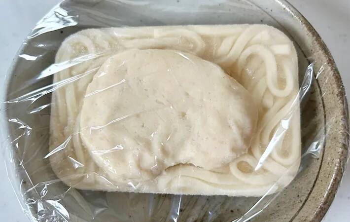 レンチンするだけ！　新しい冷凍うどんの食べ方に「簡単すぎる」