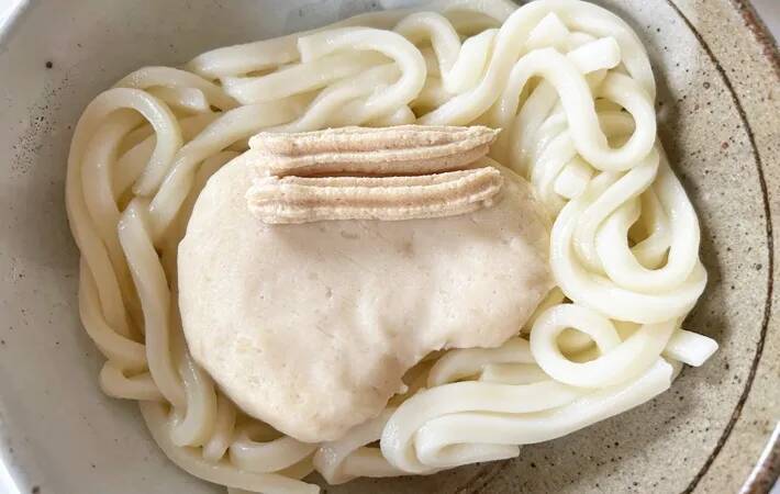 レンチンするだけ！　新しい冷凍うどんの食べ方に「簡単すぎる」