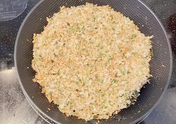 「油少なめで満足度たかめ！　揚げないサーモンフライの驚きレシピ」の画像