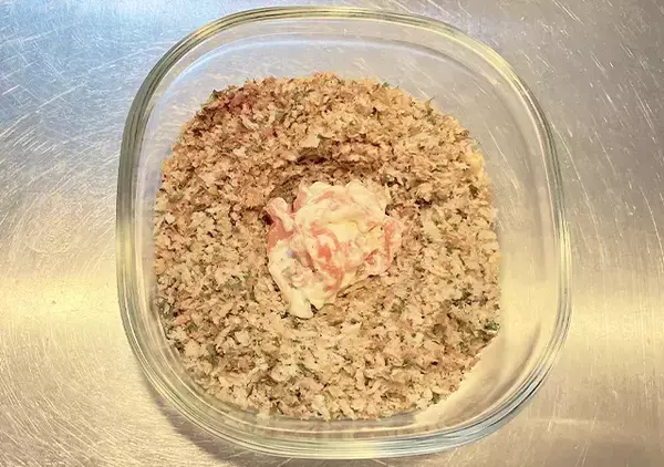 「油少なめで満足度たかめ！　揚げないサーモンフライの驚きレシピ」の画像