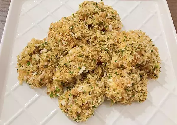 「油少なめで満足度たかめ！　揚げないサーモンフライの驚きレシピ」の画像