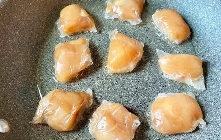 鶏むね肉をライスペーパーで包んで　『から揚げ風』が「柔らかくてうまい」