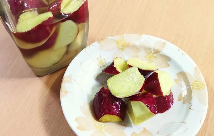 サツマイモを皮つきで乱切りに…『大さじ1杯』で味が決まる作り置き