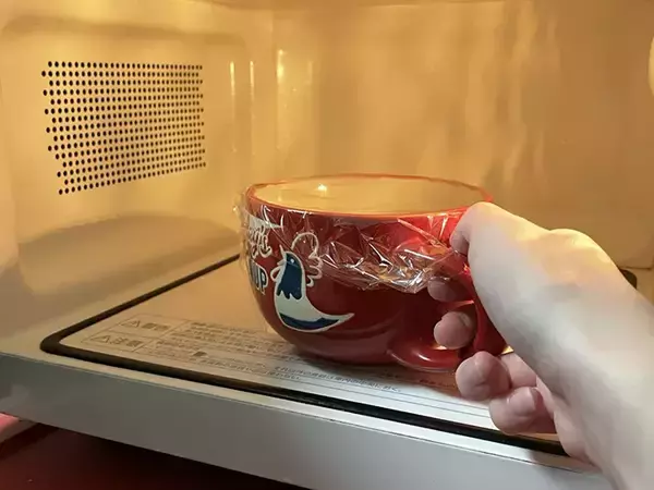 「甘栗を半分に切って…　おにぎりに混ぜてもおいしい時短『おかず』に「手が止まらない！」」の画像