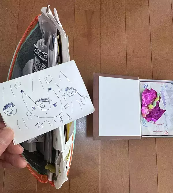 「同じシールを父にねだった5歳娘　帰宅後の行動が…「天使」「尊すぎる」」の画像