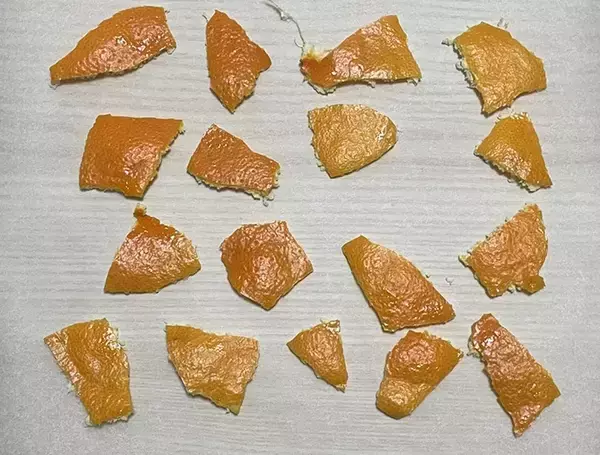 「ミカンの皮を電子レンジで加熱すると…　ご飯に合うレシピに「初めての体験」「意外とおいしい」」の画像