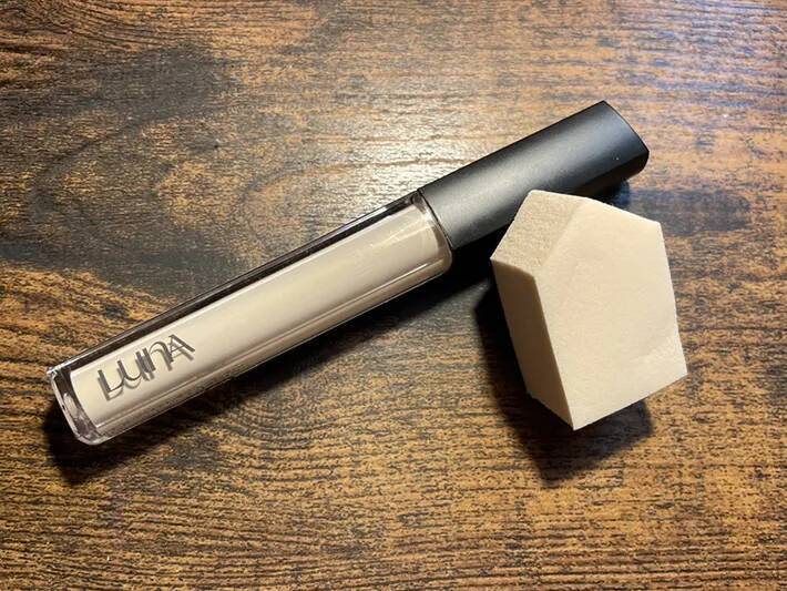 忙しい朝も慌てない！　チークを塗りすぎた時の対処法に「すごい」「一気に薄まった」