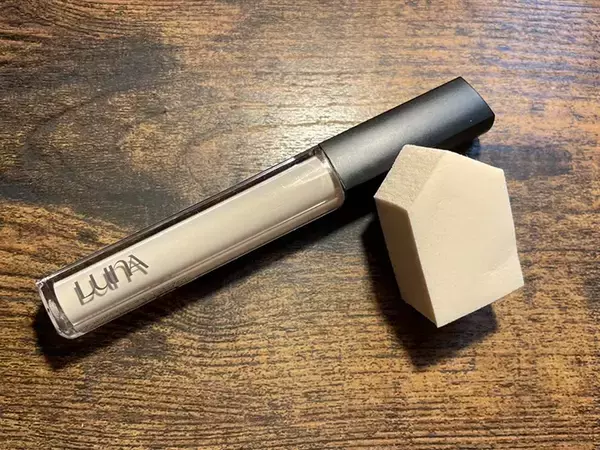 「忙しい朝も慌てない！　チークを塗りすぎた時の対処法に「すごい」「一気に薄まった」」の画像