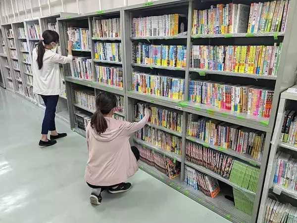 「「子供たちの笑顔を思い浮かべながら…」　書店でサンタクロースになれる『ブックサンタ』とは？」の画像