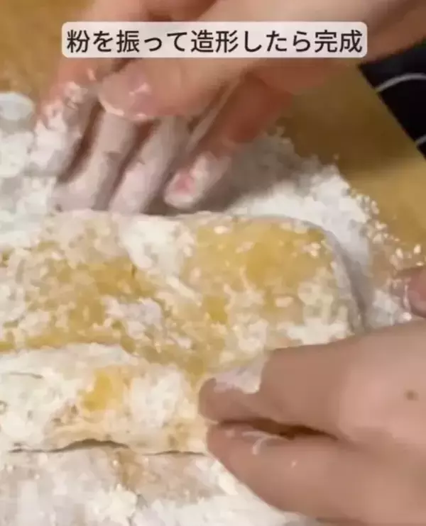 「切り餅にバターと卵黄を混ぜると？　完成品に「家族で争奪戦」「最高すぎる」」の画像
