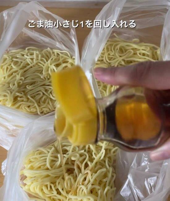 焼きそば麺は具材と一緒に冷凍して！　驚きの裏技に「コレは助かる」「なるほど」
