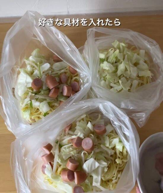 焼きそば麺は具材と一緒に冷凍して！　驚きの裏技に「コレは助かる」「なるほど」