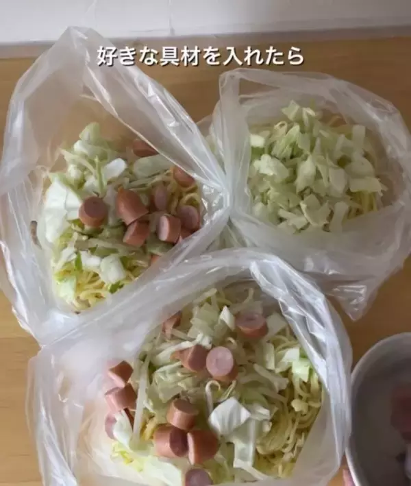「焼きそば麺は具材と一緒に冷凍して！　驚きの裏技に「コレは助かる」「なるほど」」の画像