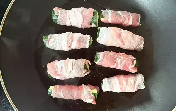 「「ご飯が進む」「もっと作ればよかった」ズッキーニのおいしい食べ方」の画像