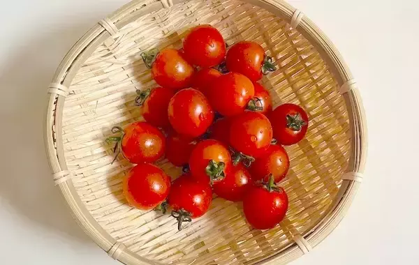 「旬のミニトマトを使って「5分以内で一品」　意外な組み合わせが家族にヒット」の画像