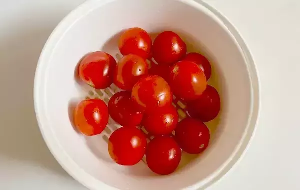 「旬のミニトマトを使って「5分以内で一品」　意外な組み合わせが家族にヒット」の画像