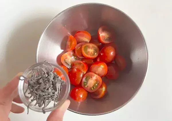 「旬のミニトマトを使って「5分以内で一品」　意外な組み合わせが家族にヒット」の画像