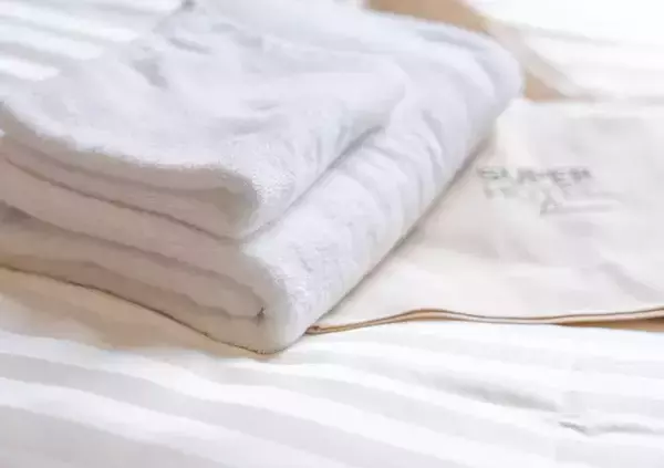 「使い終わったバスタオル、どこに置くべき？　ホテルの回答に「次からそうする」」の画像