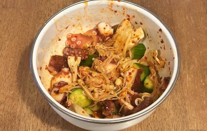 余ったキノコは漬けてしまえ！　家族が大喜びした『新感覚おかず』が？【時短レシピ】