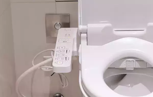 「10年以上使ってるトイレ、壊れていなくても確認すべきなのは？　TOTOに聞いた」の画像