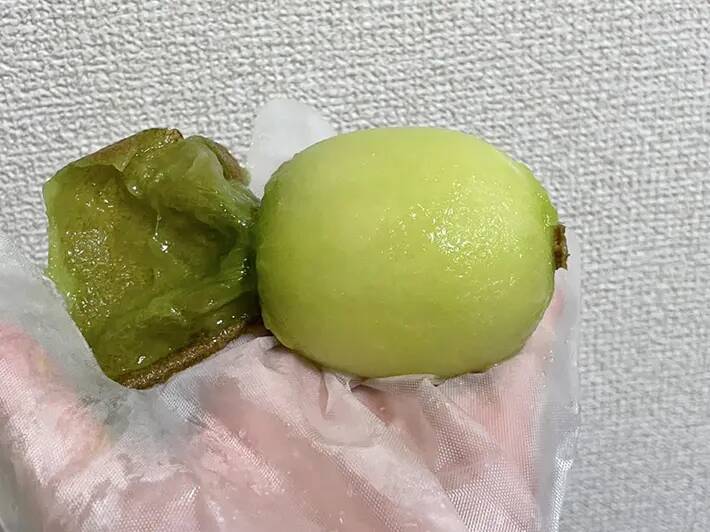 キウイを丸ごと冷凍したら？　皮むきが簡単になる裏ワザがこちら