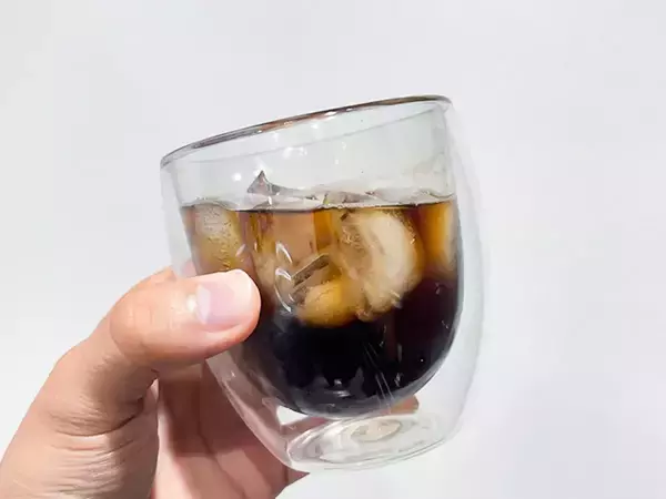 ペットボトルのコーヒー、そのまま飲むの待って！　『ひとつまみ』のちょい足しに「夏にぴったり」「クセになる」