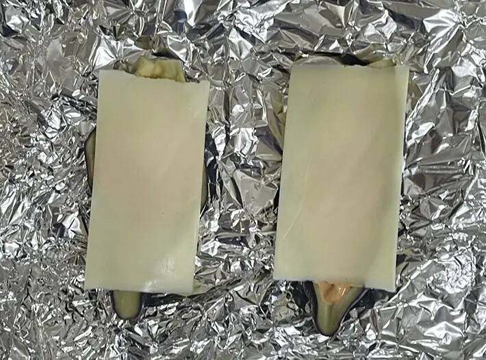 ナスを丸ごと1本使って！　トースターで5分焼いて作るレシピに「グラタンみたい」「子供から大人まで好きな味」