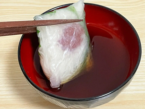 そうめんと薬味を一緒に食べたい！　包んでみたら「食べ応え抜群」「おにぎりみたい」
