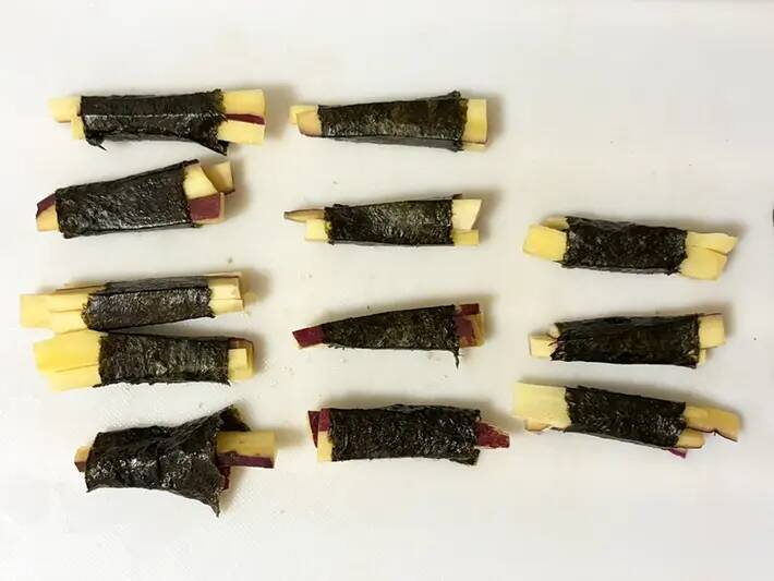 サツマイモに『大さじ1杯ずつ』かけて…　海苔巻きレシピが「ご飯にピッタリ」「弁当にもいい」