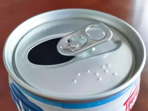 ぬるいペットボトルが「たった30秒」で？　自衛隊直伝の急速冷却テク【氷の裏技4選】