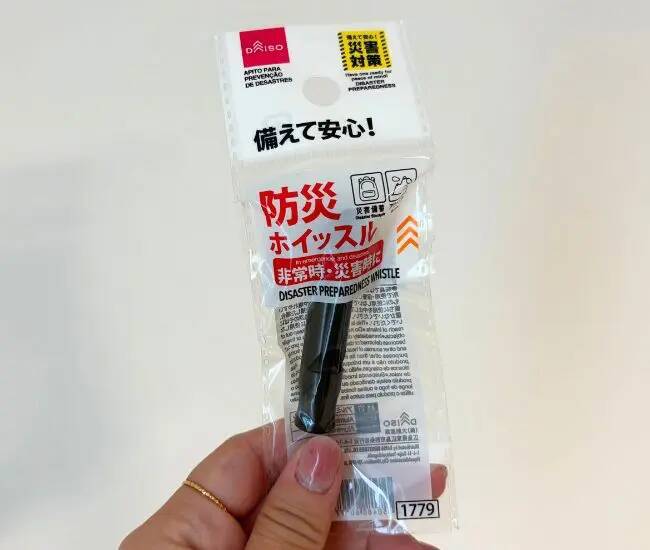 持ち歩ける『防災グッズ』が目からウロコ！　100均ボトルに詰めた4アイテムが…？