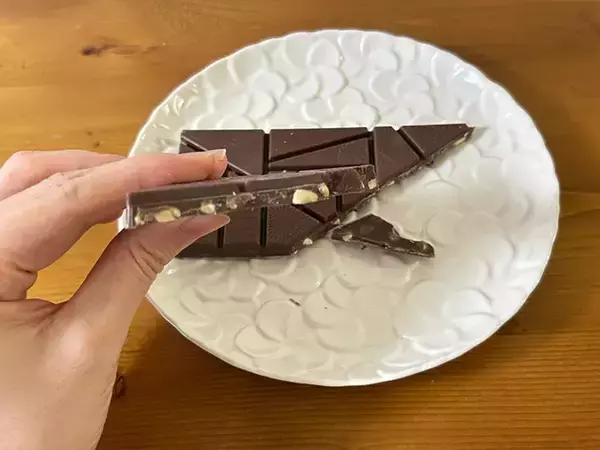 「『チョコレート』ではありません！　スーパーで見つけた話題の商品を実食してみた」の画像