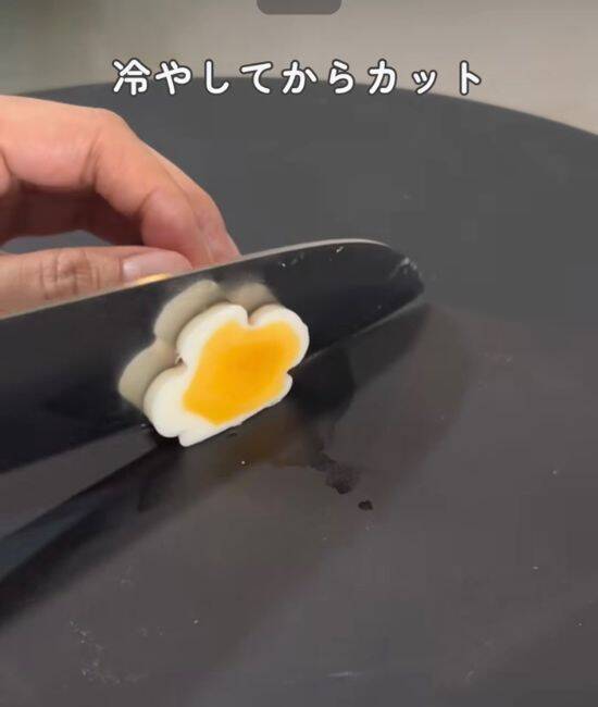 ゆで卵を『割り箸』で挟むと？　仕上がりに「子供も喜ぶ」「全部作りたい」