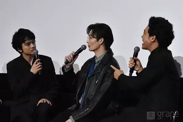 「【全文レポート】大泉洋、撮影中に福山雅治のモノマネをして岡田将生を困らせる」の画像