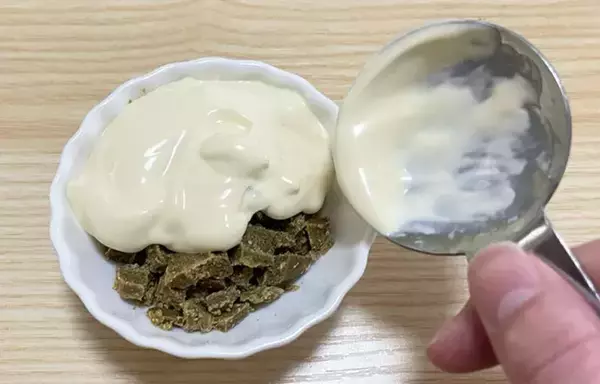 「試してみて！　食パンをカットしてカレーマヨネーズを塗ると…想像を超えるおいしさに」の画像