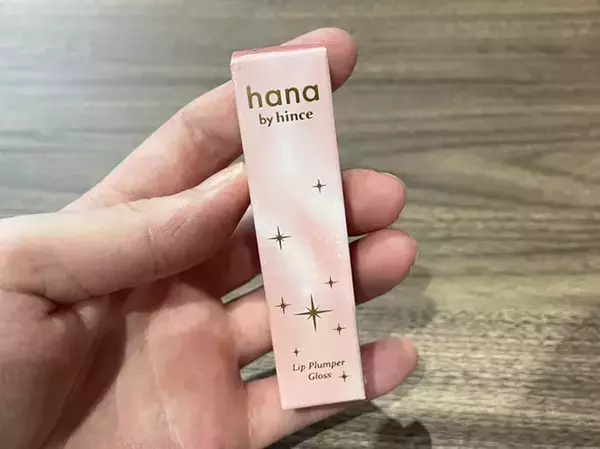 「イルミネーション級の輝き！　ファミマで買える『ホリデーコスメ』を使ってみると…」の画像