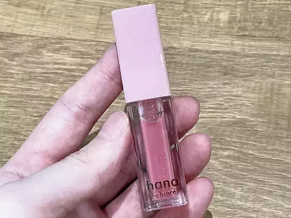 「イルミネーション級の輝き！　ファミマで買える『ホリデーコスメ』を使ってみると…」の画像